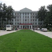 北京商务科技学校的logo